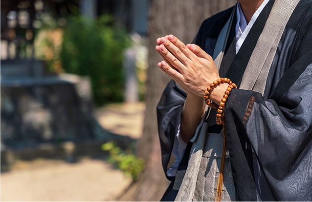 寺院にて埋葬